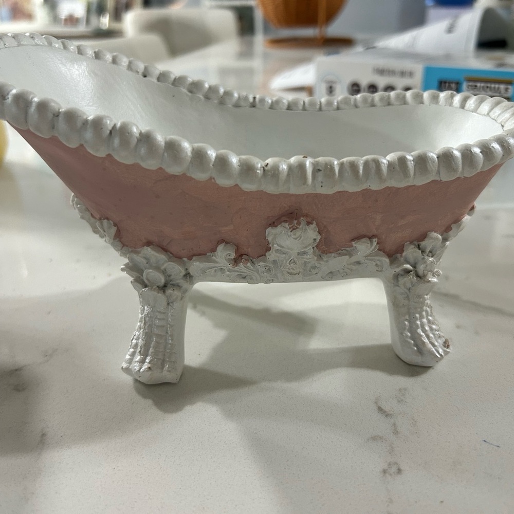 Elegant Pink and White Decorative Bathtub Accent
